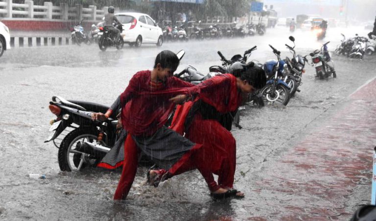 MONÇÕES NA ÁSIA DO SUL JÁ MATARAM MAIS DE 650 PESSOAS