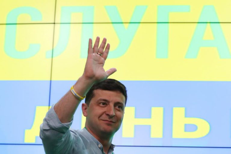 CONFIRMADA MAIORIA ABSOLUTA PARA O PARTIDO DO PR ZELENSKY NAS LEGISLATIVAS UCRANIANAS
