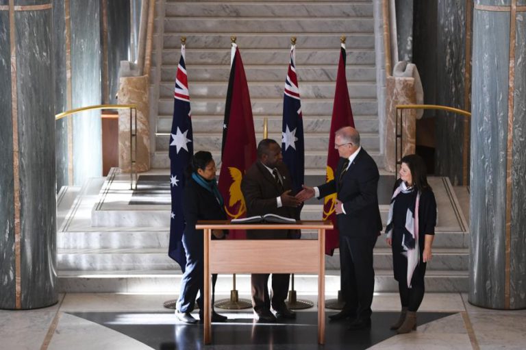 PRIMEIRO-MINISTRO DA PAPUA NOVA GUINÉ INICIA PRIMEIRA VISITA À AUSTRÁLIA