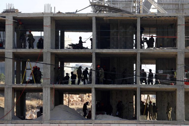 ISRAEL AVANÇA COM DEMOLIÇÃO DE CASAS PALESTINIANAS PERTO DE JERUSALÉM