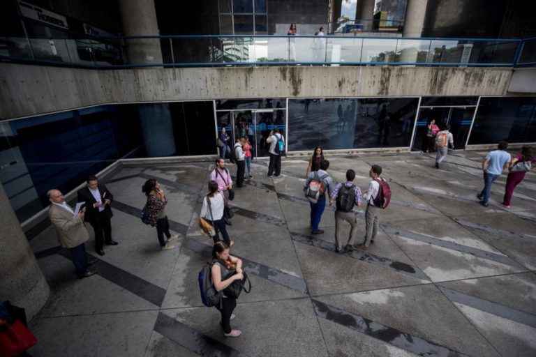 APAGÃO NA VENEZUELA AFETA TODAS AS REGIÕES DO PAÍS