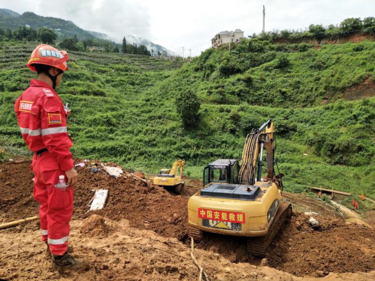 NÚMERO DE MORTOS EM DESLIZAMENTOS DE TERRAS NA CHINA SOBE PARA 26