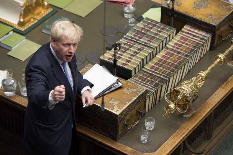 BORIS JOHNSON PEDE A MACRON PARA O AJUDAR A RENEGOCIAR ACORDO DE SAÍDA DA UE