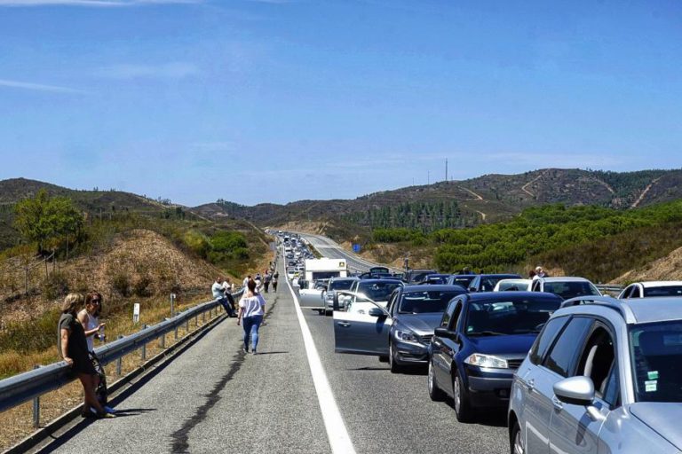 REABERTA CIRCULAÇÃO NA AUTOESTRADA 2 NO SENTIDO NORTE-SUL