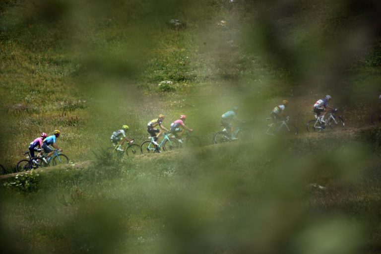 GRANIZO IMPEDE FIM DE ETAPA, GANHOS DE BERNAL VALERAM-LHE A AMARELA