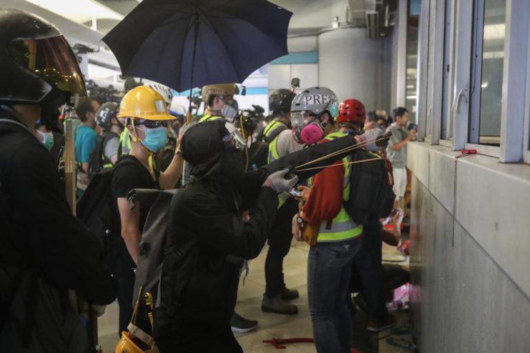 POLÍCIA DE HONG KONG REFORÇA SEGURANÇA ANTES DE NOVO PROTESTO