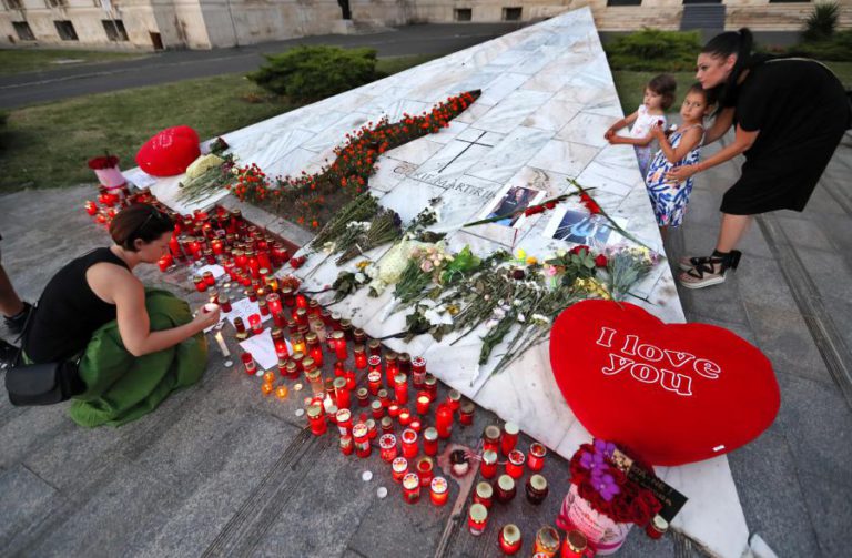 ASSASSINATO DE ADOLESCENTE PROVOCA INDIGNAÇÃO CONTRA POLÍCIA ROMENA