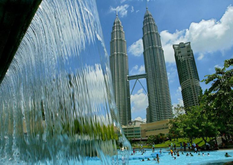 ARQUITETO CÉSAR PELLI QUE PROJETOU TORRES PETRONAS EM KUALA LUMPUR MORREU AOS 92 ANOS