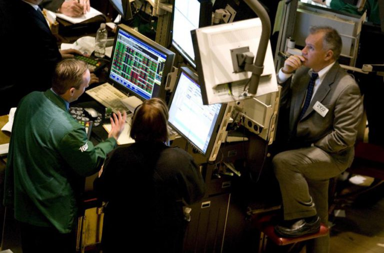 WALL STREET FECHA EM ALTA GRAÇAS A RESULTADOS E NEGOCIAÇÕES COMERCIAIS EUA-CHINA