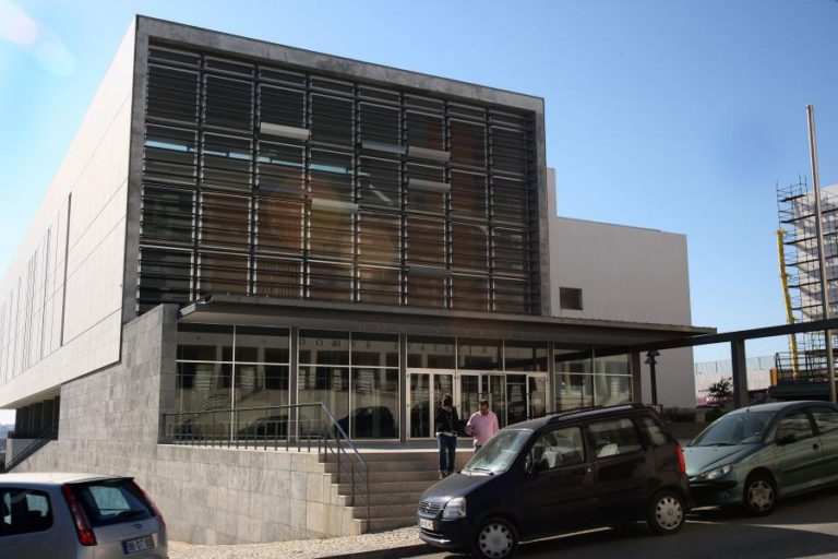 CASAL ACUSADO DE MATAR MÃE ADOTIVA DA ARGUIDA NO MONTIJO COMEÇA HOJE A SER JULGADO