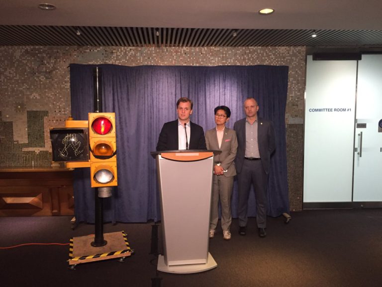 Foto jornal: Joe Cressy/Twitter