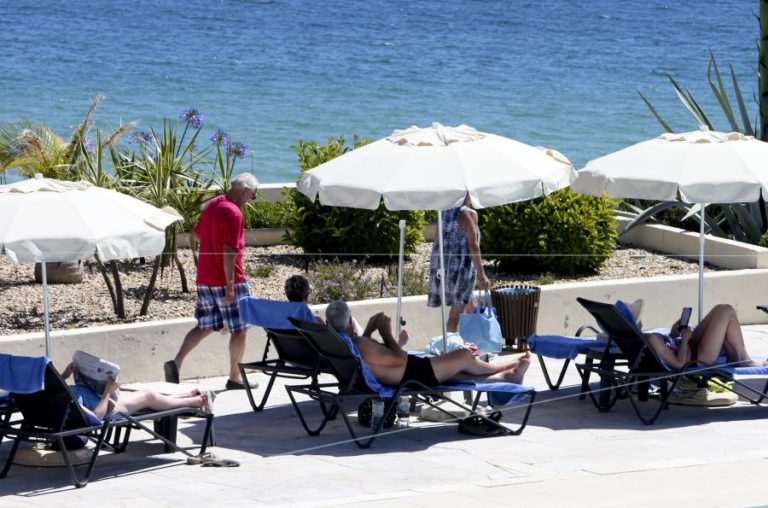 OCUPAÇÃO DOS HOTÉIS MANTÉM-SE EM 78% E PREÇOS SOBEM 2% EM MAIO