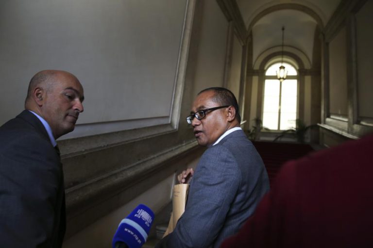 MNE TIMORENSE VAI REUNIR-SE COM PRESIDENTE PARA ANALISAR LISTA DE NOVOS EMBAIXADORES