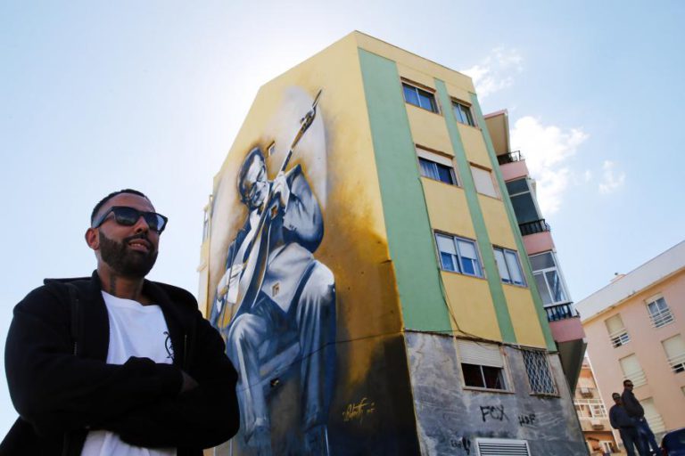 ‘GRAFFITER’ SÉRGIO ODEITH PINTOU PAINEL RELIGIOSO NA IGREJA MATRIZ DE OLEIROS