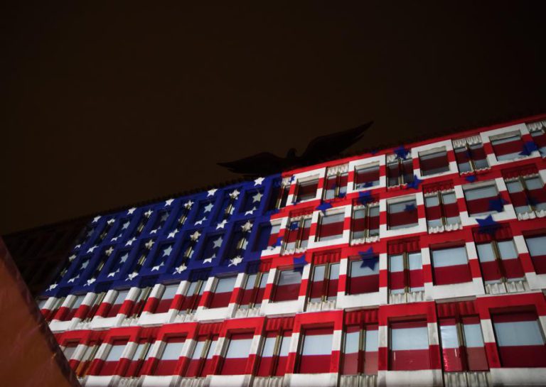 ESTADOS UNIDOS REVEEM EM BAIXA CRESCIMENTO DO PIB NO 2.º TRIMESTRE PARA 2,0%