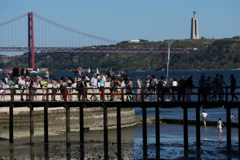 NÚMERO DE TURISTAS EM PORTUGAL CRESCE 7,5% EM 2018 PARA 22,8 MILHÕES