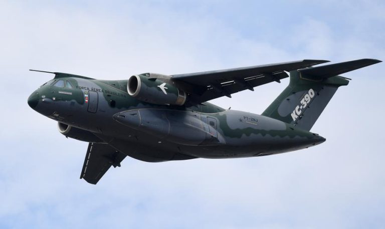 GOVERNO ASSINA HOJE COMPRA DE CINCO NOVOS AVIÕES KC-390 PARA A FORÇA AÉREA