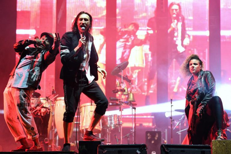 GOGOL BORDELLO E PROPHETS OF RAGE ENCERRAM FESTIVAL VILAR DE MOUROS