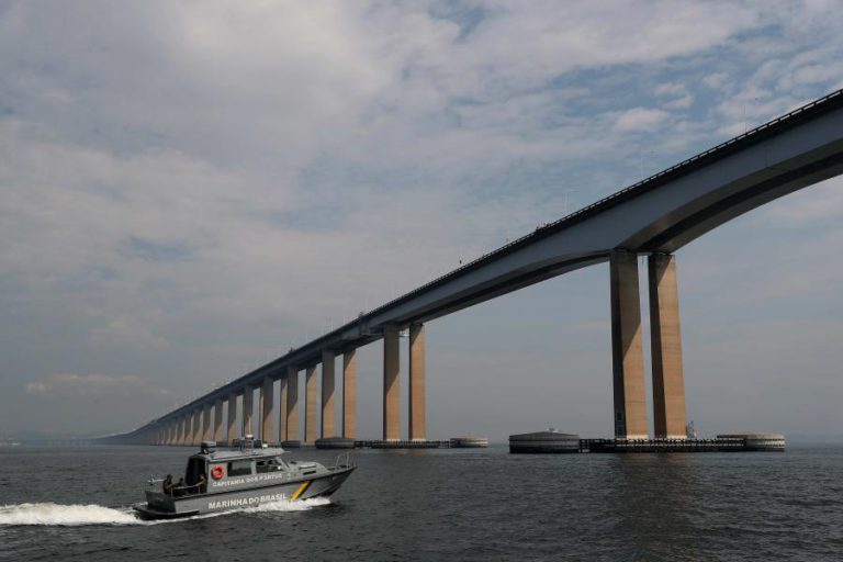 HOMEM SEQUESTRA PASSAGEIROS DE AUTOCARRO NA PONTE RIO DE JANEIRO – NITERÓI
