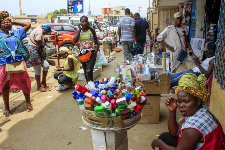 ECONOMIST PREVÊ RECESSÃO ECONÓMICA EM ANGOLA NESTE E NO PRÓXIMO ANO