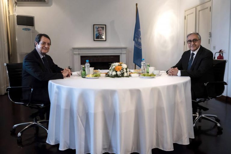 PR DE CHIPRE E LÍDER DA COMUNIDADE TURCA REGRESSAM HOJE AO DIÁLOGO EM NICÓSIA