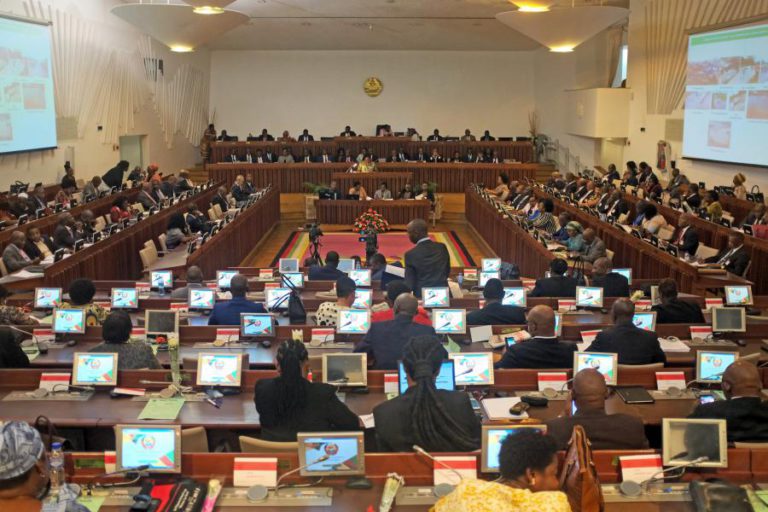 PARLAMENTO MOÇAMBICANO DEBATE PROPOSTA DA LEI DA PAZ ENTRE 21 E 13 DESTE MÊS