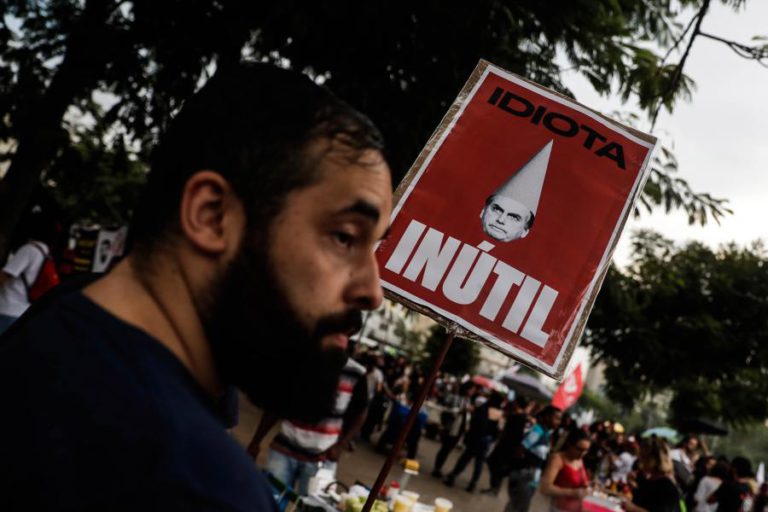 MOVIMENTO SOCIAL CONVOCA PROTESTO APÓS DECLARAÇÕES POLÉMICAS DO PRESIDENTE DO BRASIL