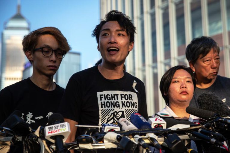 ATACADO COORDENADOR DO MOVIMENTO QUE LIDERA PROTESTOS PRÓ-DEMOCRACIA EM HONG KONG