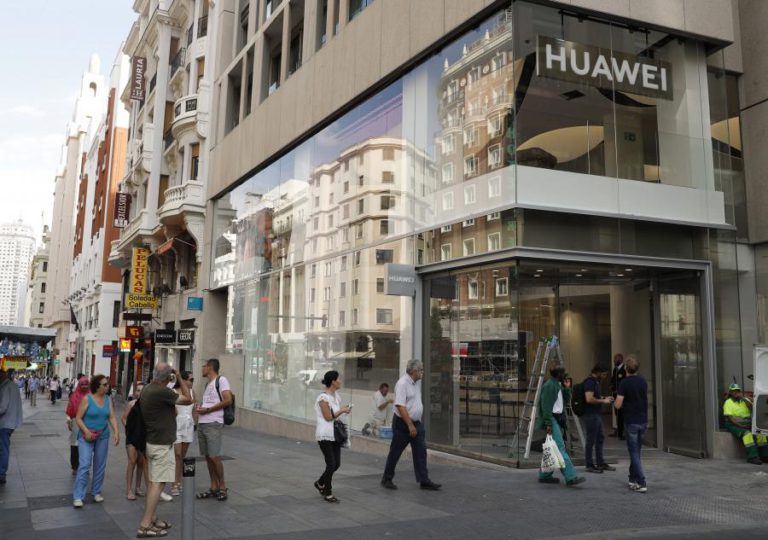 NOS LANÇA PRIMEIRO ‘SMARTPHONE’ DE QUINTA GERAÇÃO EM PORTUGAL E É DA HUAWEI