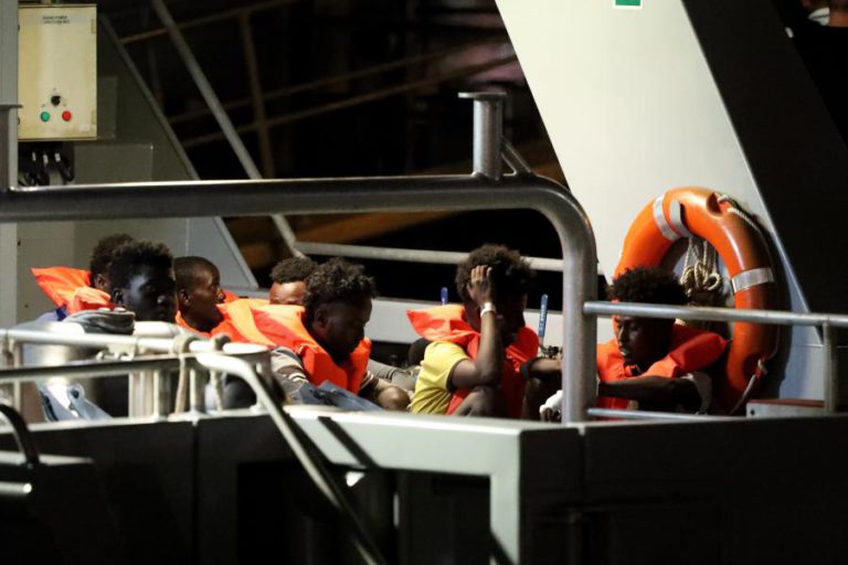 MALTA AUTORIZA DESEMBARQUE DOS 40 MIGRANTES DO NAVIO “ALAN KURDI”