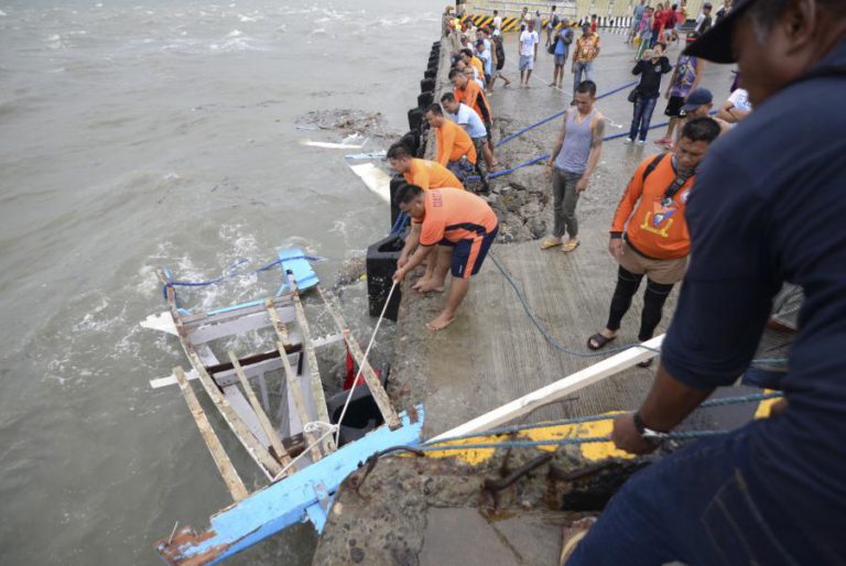 NÚMERO DE MORTOS EM NAUFRÁGIOS NAS FILIPINAS DEVIDO A MAU TEMPO SOBE PARA 25
