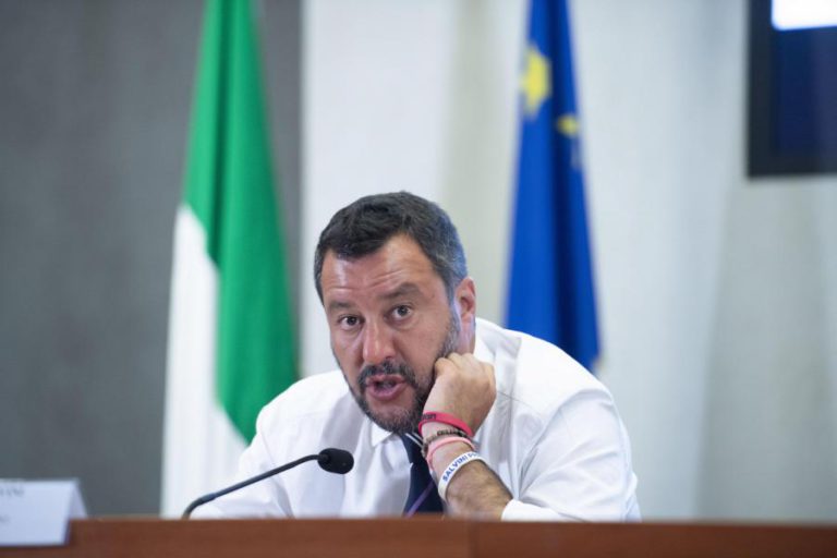 SALVINI PRETENDE QUE UE ADOTE O SEU PLANO DE REPATRIAMENTO DE MIGRANTES
