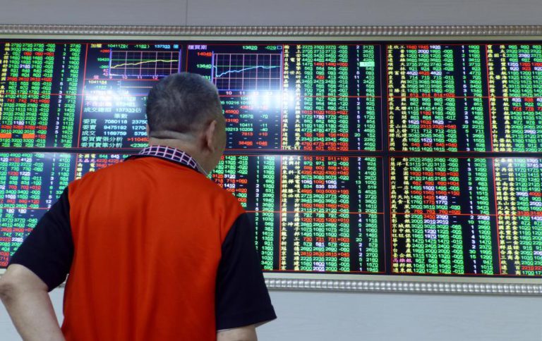 BOLSA DE XANGAI ENCERRA A SUBIR 1,45%