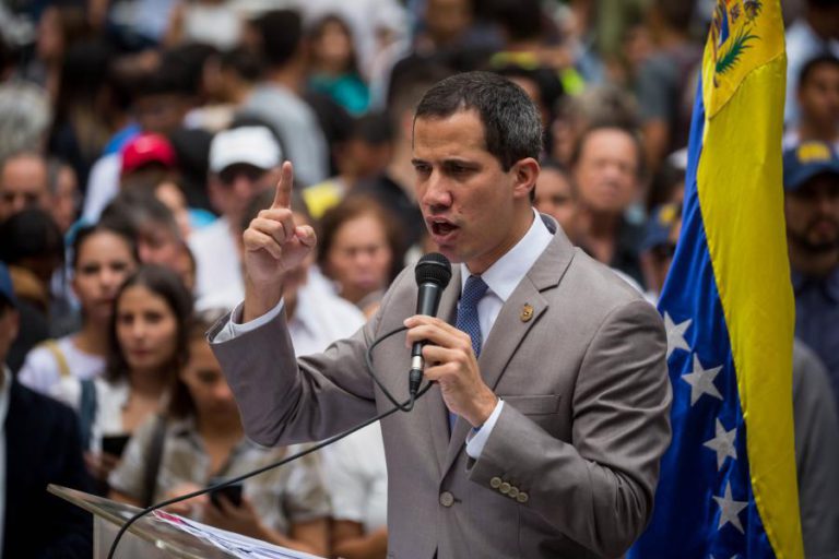 OPOSIÇÃO VENEZUELANA DIZ QUE REGIME PREPARA DISSOLUÇÃO DO PARLAMENTO