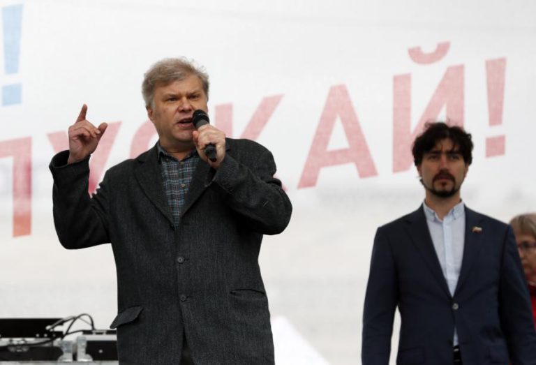 CERCA DE 40 MIL PESSOAS PROTESTAM CONTRA EXCLUSÃO DE CANDIDATOS EM ELEIÇÕES NA RÚSSIA