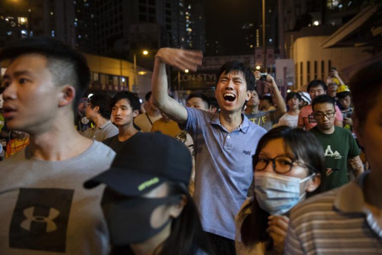 HONG KONG CANCELA VOOS DEVIDO A PROTESTOS NO AEROPORTO