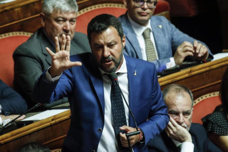 SALVINI DIZ QUE A SUA “OBSESSÃO” COM MIGRANTES FEZ DIMINUIR 80% AS CHEGADAS A ITÁLIA