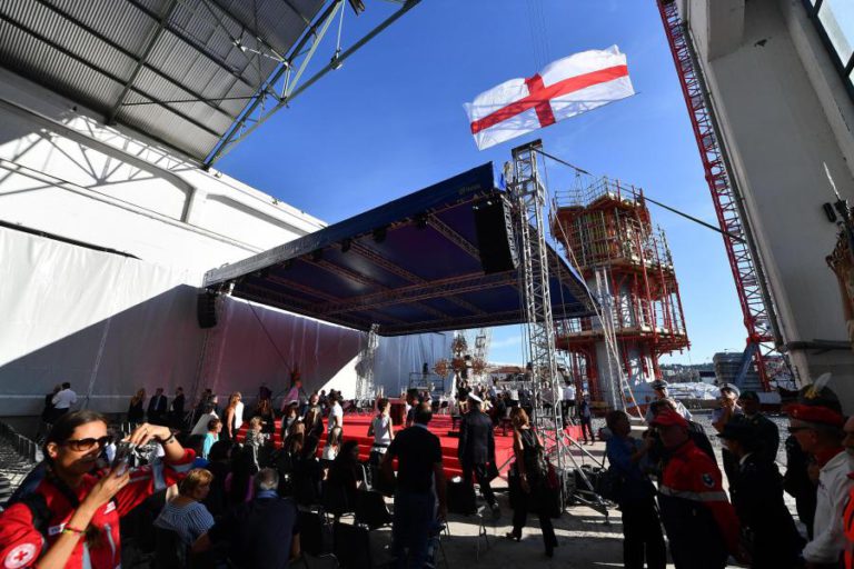 ITALIANOS LEMBRAM PRIMEIRO ANO DA QUEDA DA PONTE EM GÉNOVA QUE FEZ 43 MORTOS