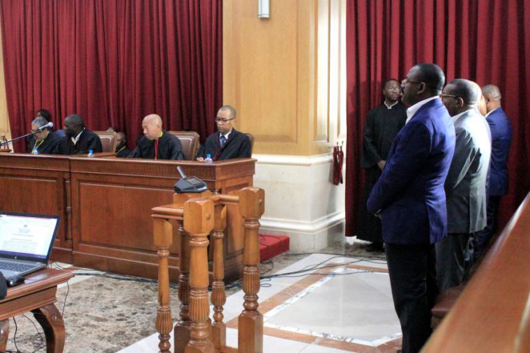 DEFESA DE EX-MINISTRO DOS TRANSPORTES ANGOLANO DIZ QUE SENTENÇA FOI PARA MOSTRAR QUE A SOCIEDADE MUDOU