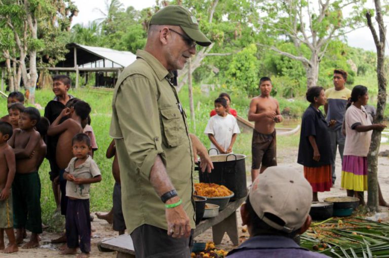 PORTUGUÊS VIVE NA SELVA VENEZUELANA HÁ 25 ANOS E É CONHECIDO COMO O ‘RAMBO’ LUSO