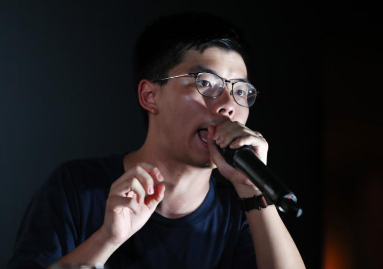 ATIVISTA POLÍTICO JOSHUA WONG DIZ QUE ENTRADA DE EXÉRCITO CHINÊS EM HONG KONG É UMA INCERTEZA