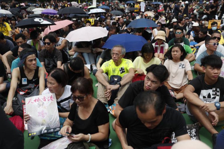 MILHARES NO PARQUE VITÓRIA PARA NOVO PROTESTO EM HONG KONG
