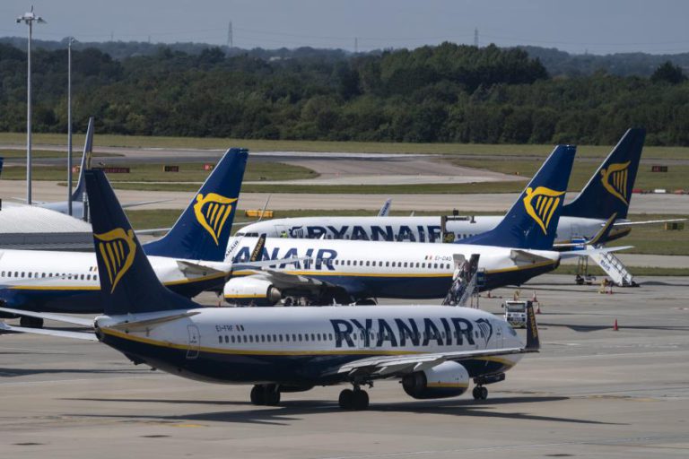 RYANAIR AVANÇA COM ENCERRAMENTO DE QUATRO BASES EM ESPANHA