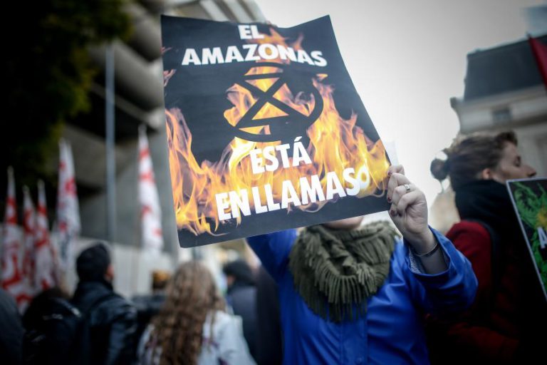 BOLSONARO DECRETA PROIBIÇÃO DE QUEIMADAS NO BRASIL DURANTE DOIS MESES