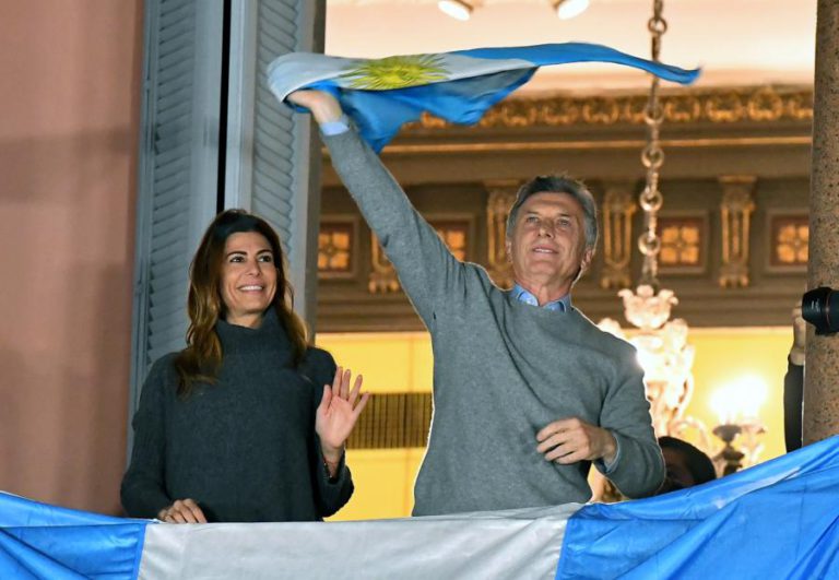 MILHARES NA ARGENTINA MARCHAM PARA APOIAR GOVERNO DE MACRI E CONTRA REGRESSO DE KIRCHNER