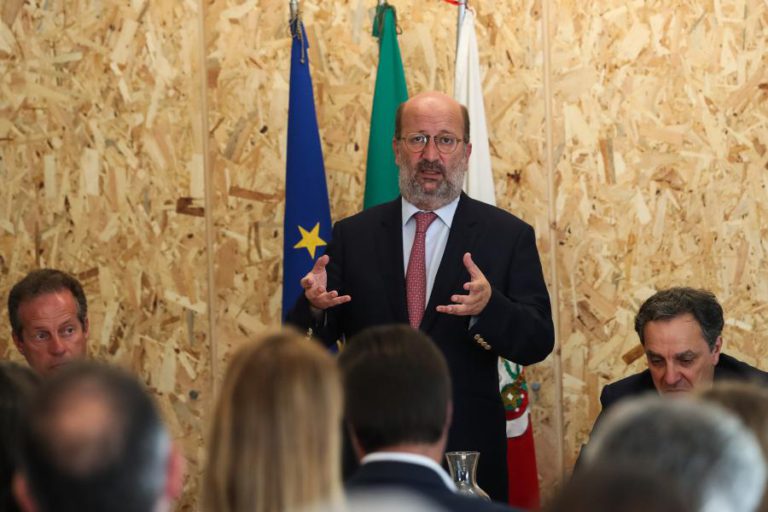 MINISTRO DO AMBIENTE DIZ QUE LÍTIO É ESSENCIAL PARA AS METAS DA DESCARBONIZAÇÃO