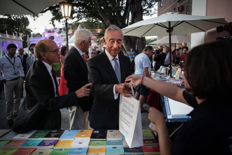 PR CONDECOROU MÁRIO CLÁUDIO, FERNANDO NAMORA E ZEFERINO COELHO