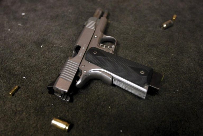 EXÉRCITO BRASILEIRO PROÍBE QUE CIVIS COMPREM FUZIS MAS AUTORIZA PISTOLAS