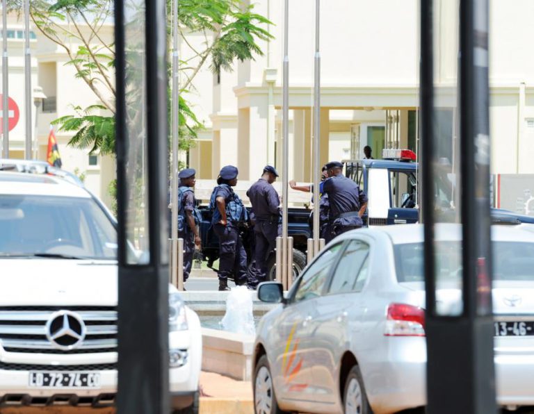 JOVENS ATIVISTAS APRESENTAM QUEIXA-CRIME CONTRA POLÍCIA ANGOLANA POR “AGRESSÕES FÍSICAS E TORTURA”