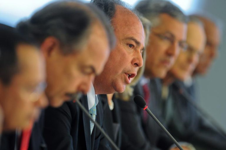 POLÍCIA BRASILEIRA FAZ BUSCAS NO GABINETE DO LÍDER DO GOVERNO NO SENADO